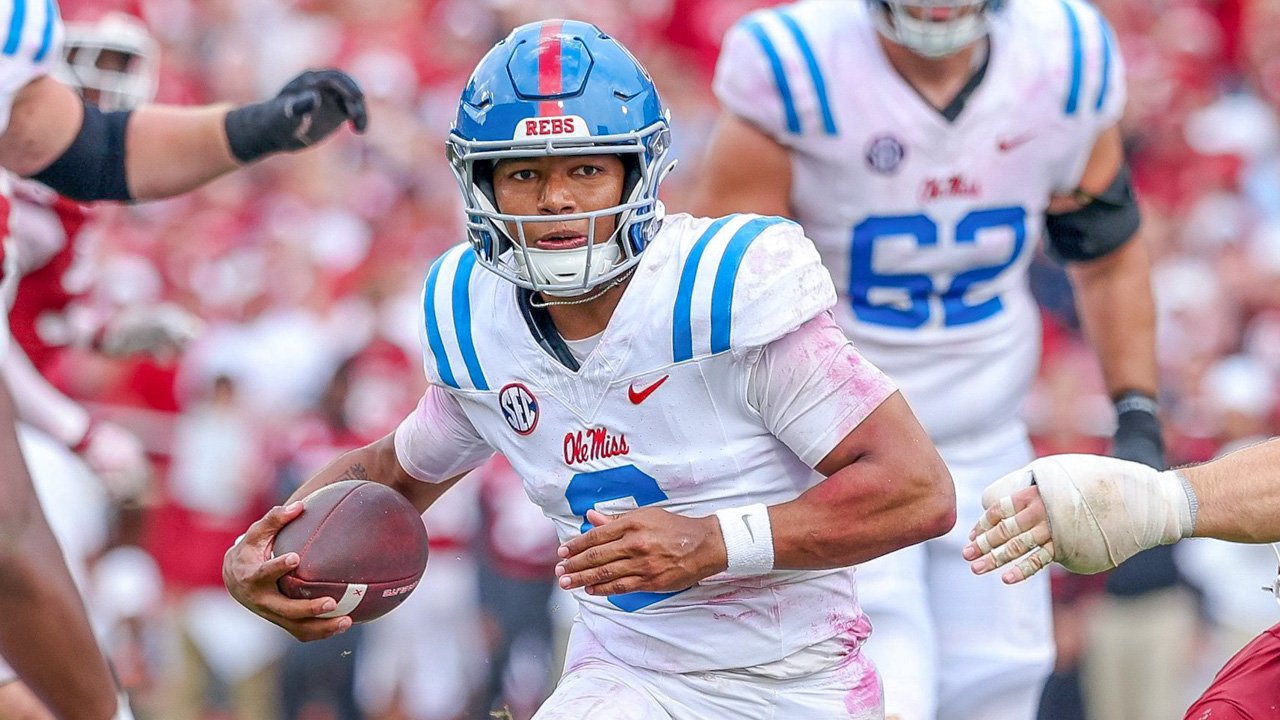 Ole Miss Rebels quarterback Trinidad Chambliss scrambles for yardage against the Oklahoma Sooners.